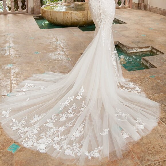 Enzoani Wedding Dress - CURRENT 2025 DRESS -  Perfect for destination wedding!!! - Picture 2 of 6